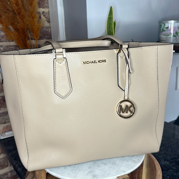 Michael Kors Handbags - Michael Kors Tote